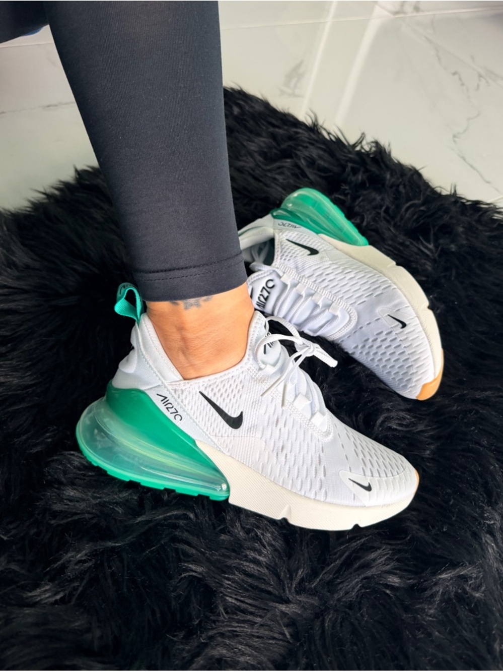Nike Air Max 270 - Picture 2 of 15